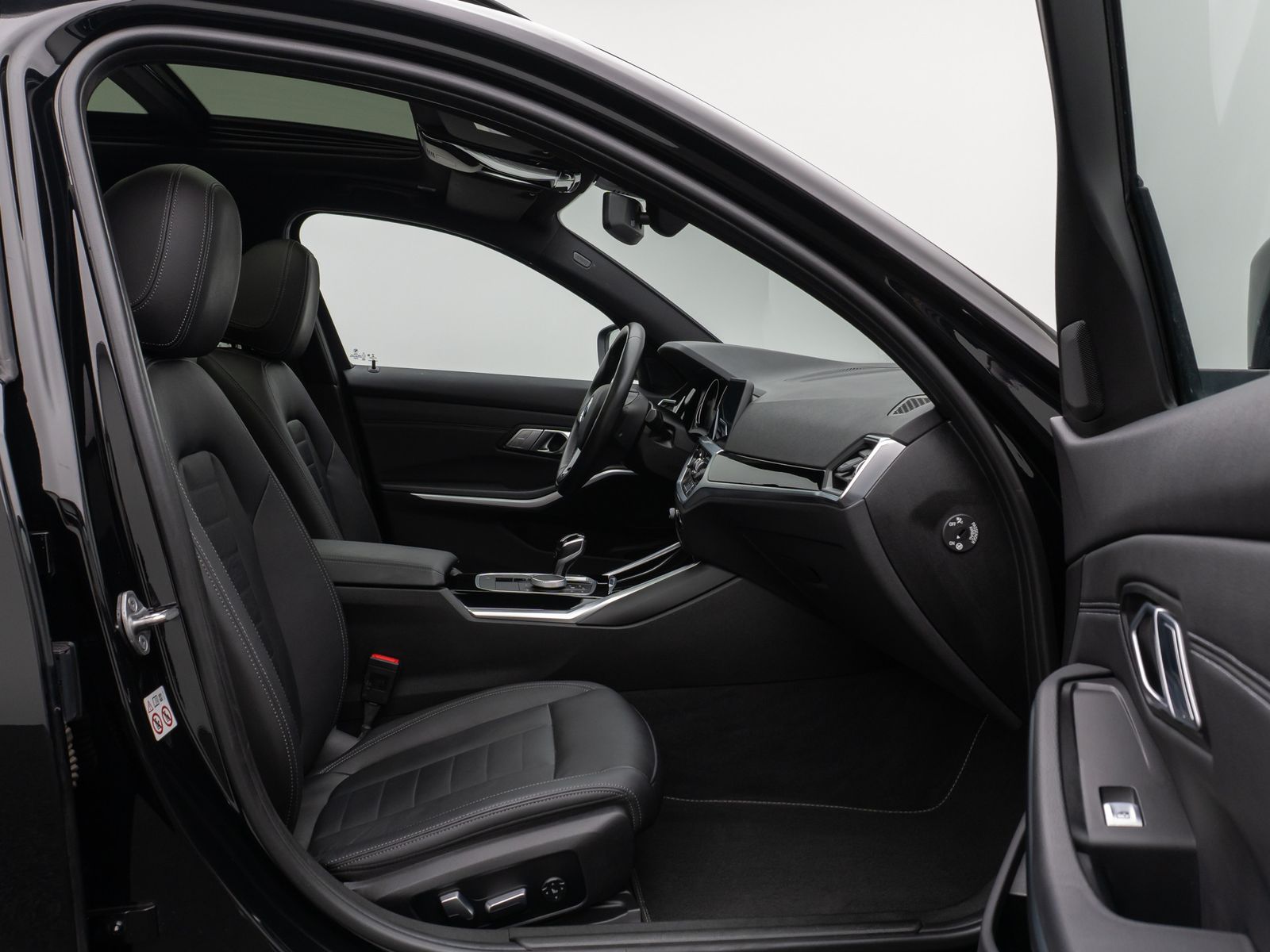 Fahrzeugabbildung BMW 320d Panorama HiFi PDC LED Geschwindigkeitsreg