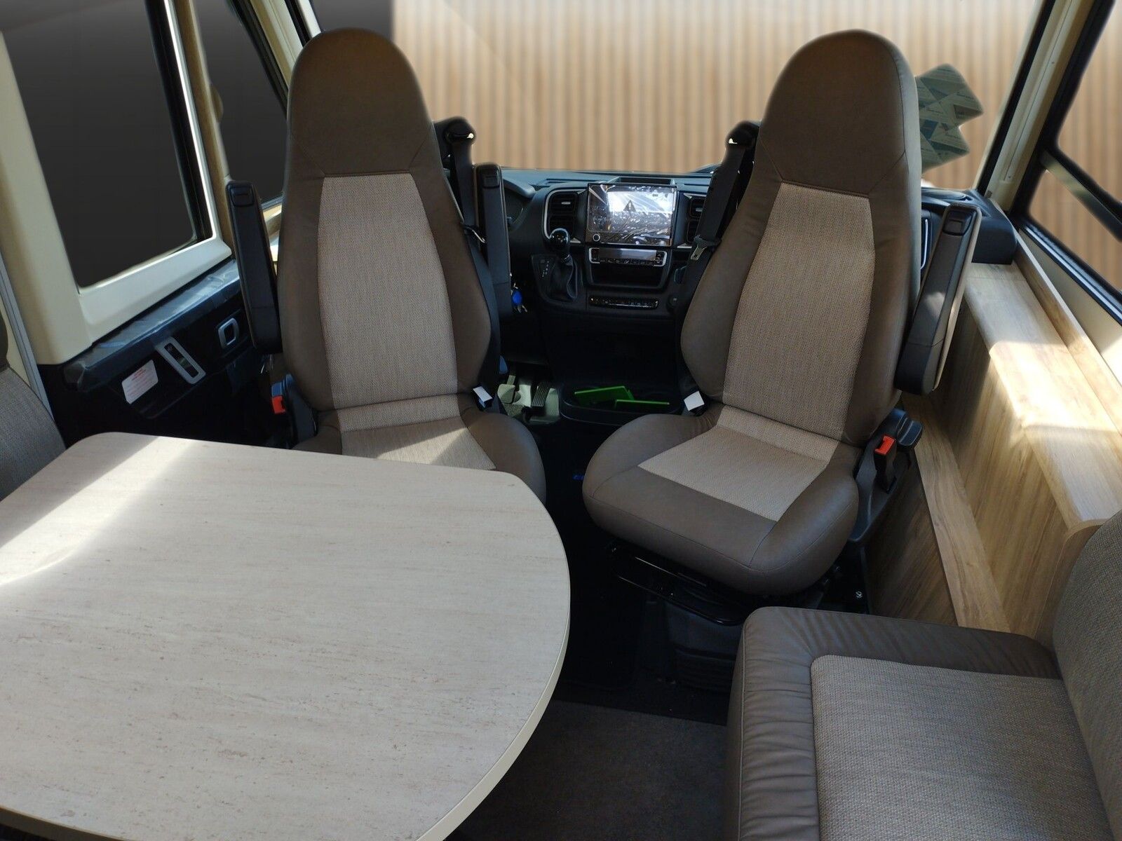 Fahrzeugabbildung Eura Mobil Integra Line IL 720 EB Mondial-Plus-Paket