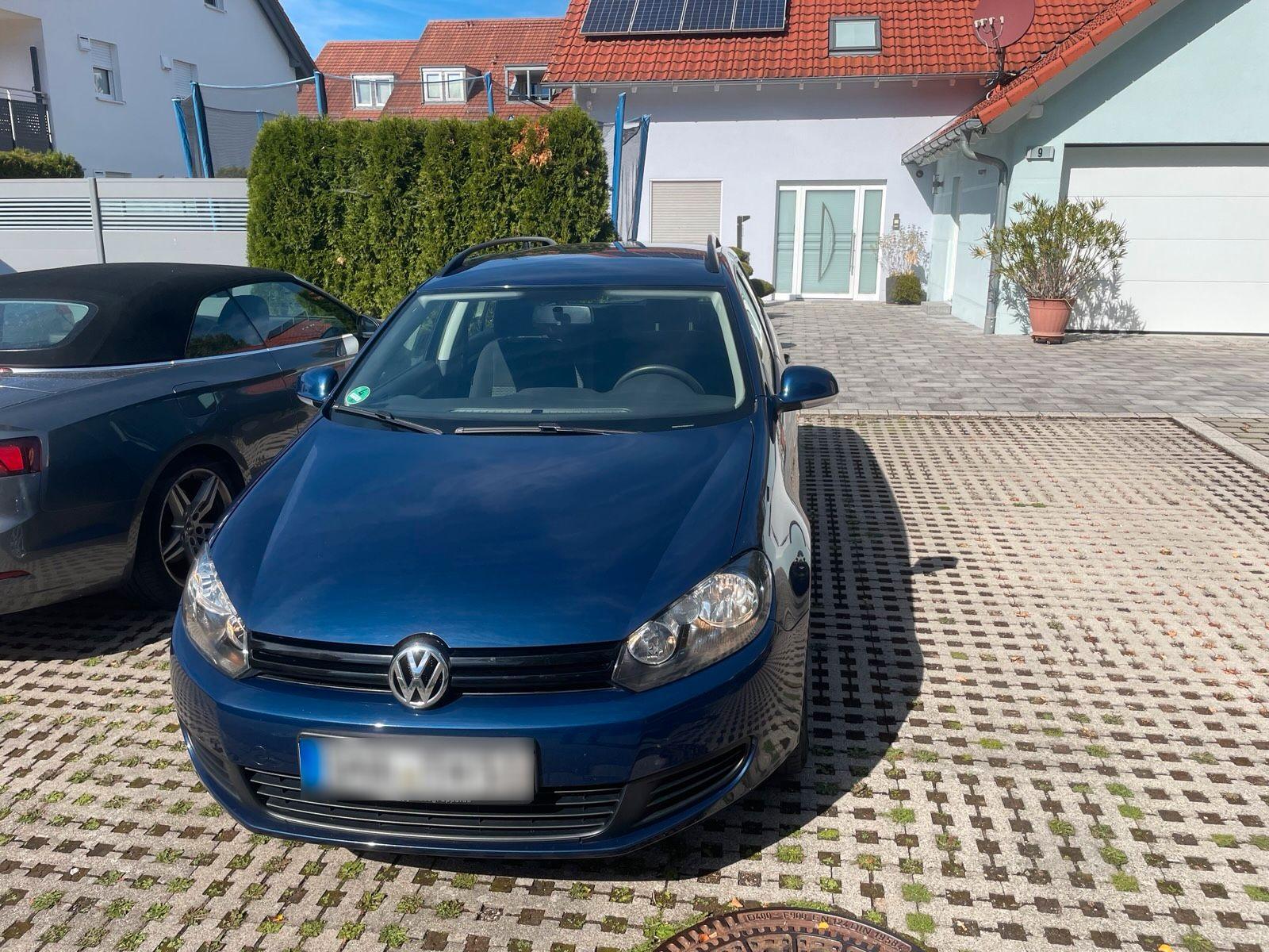 Volkswagen Golf 2012 — rear view