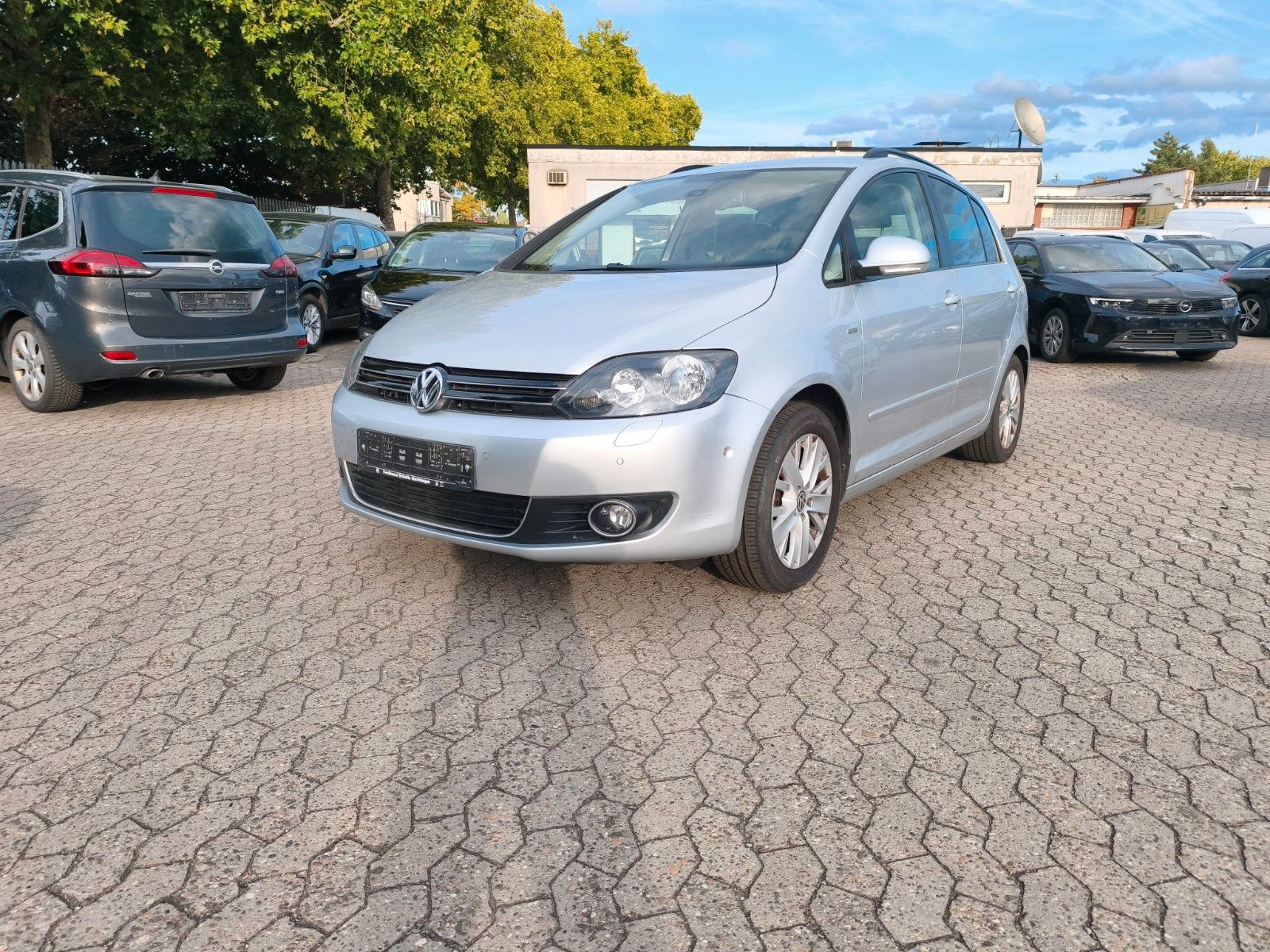 Volkswagen Golf - 1