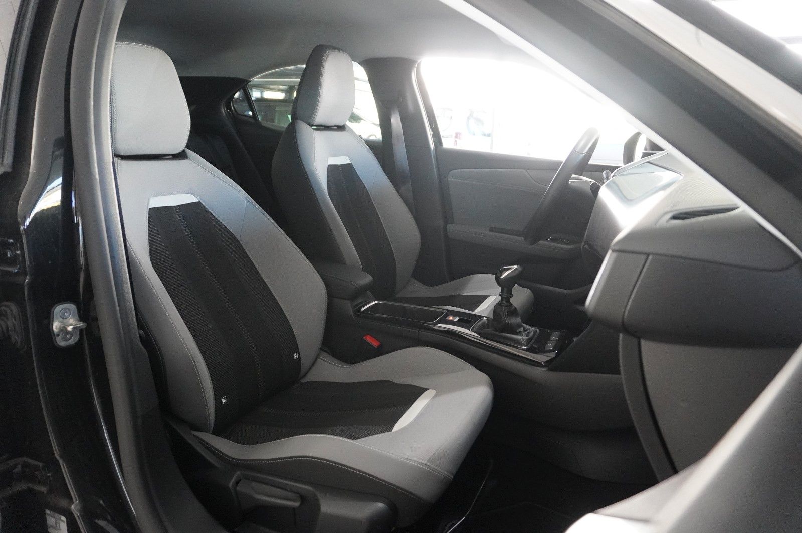 Fahrzeugabbildung Opel Mokka ELEGANCE 1.2T NAVI/LED/KAMERA/SPORT/DAB+