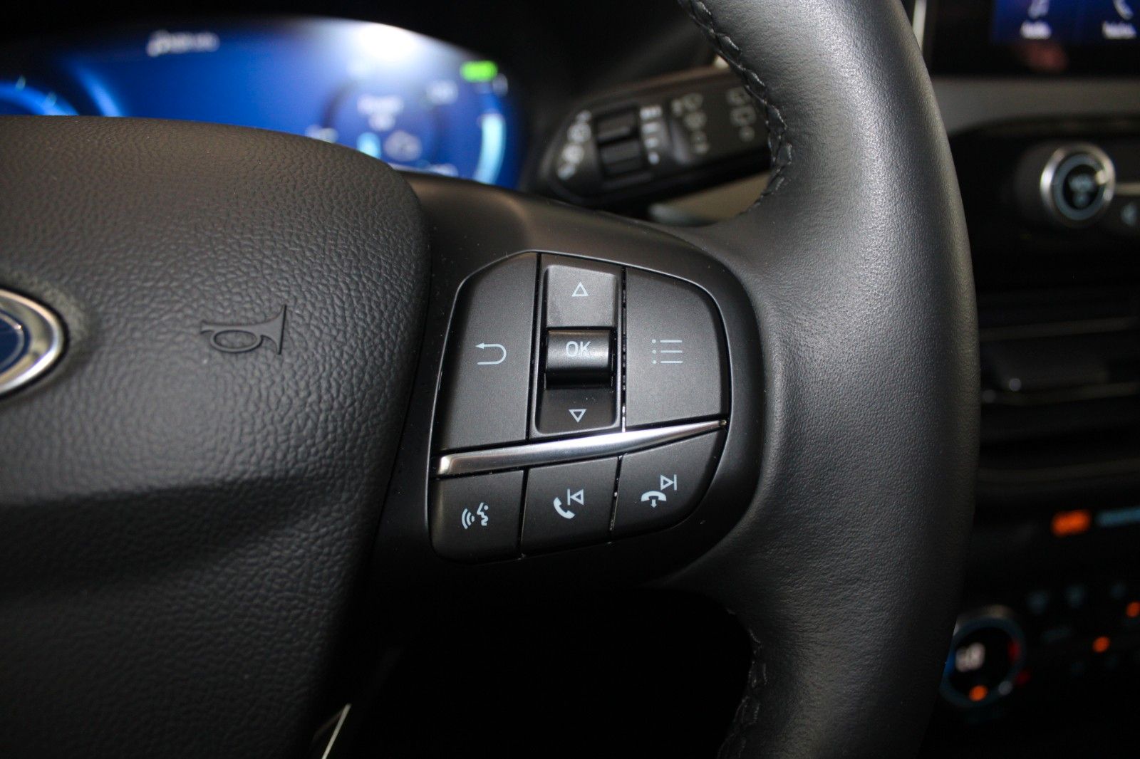 Fahrzeugabbildung Ford Kuga PHEV Titanium X AHK LED HUD 2xCam WinterP.