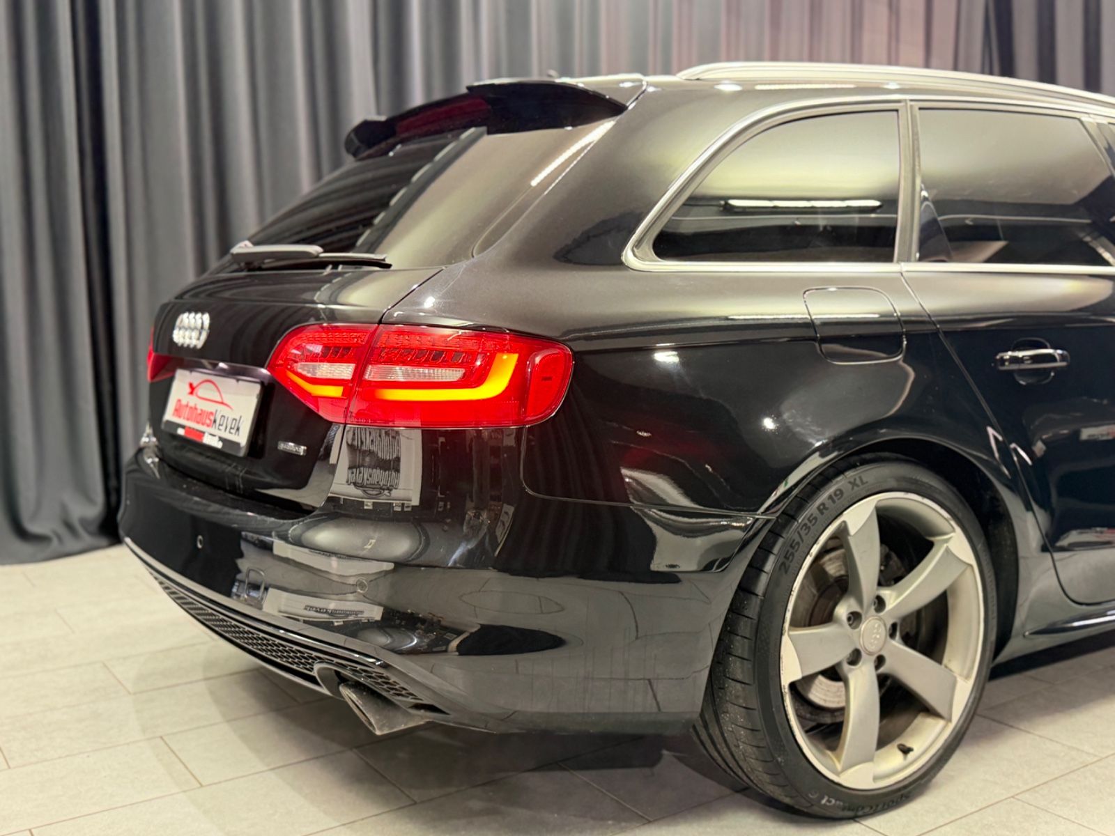 Fahrzeugabbildung Audi A4 Avant S line quattro|B&O|RS-SITZE|NAVI