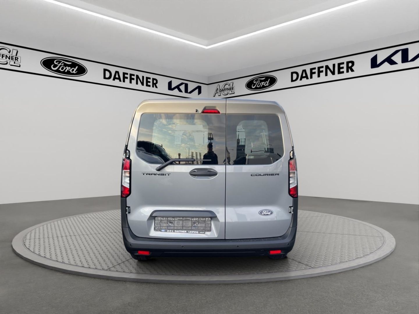 Fahrzeugabbildung Ford Transit Courier Trend Doppelkabine DAB LenkradH