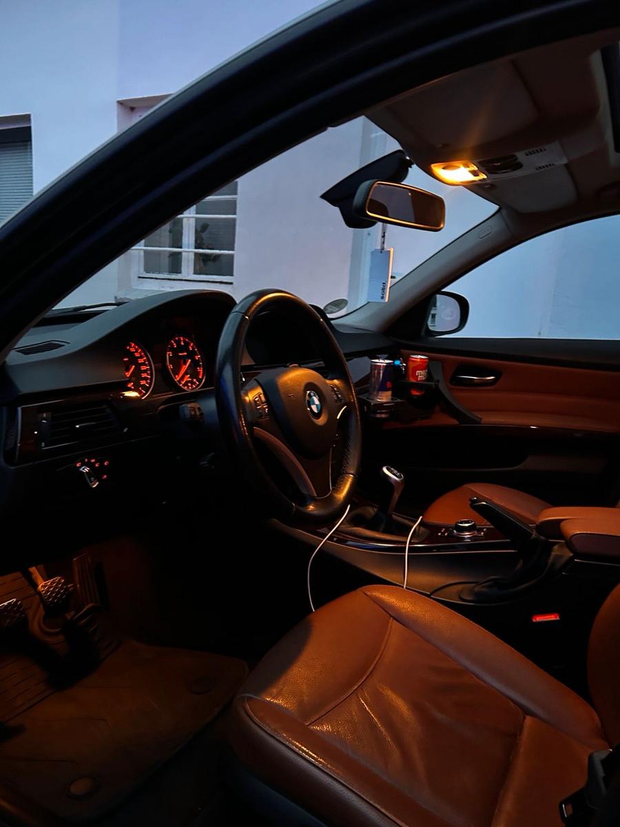 BMW 320 2011 — photo 7