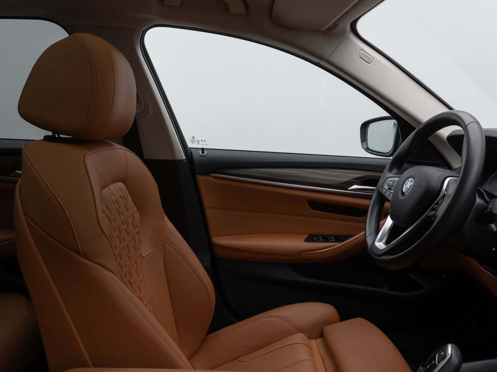 Fahrzeugabbildung BMW 530e Panorama Kamera HUD DAB HiFi Alarm Sport