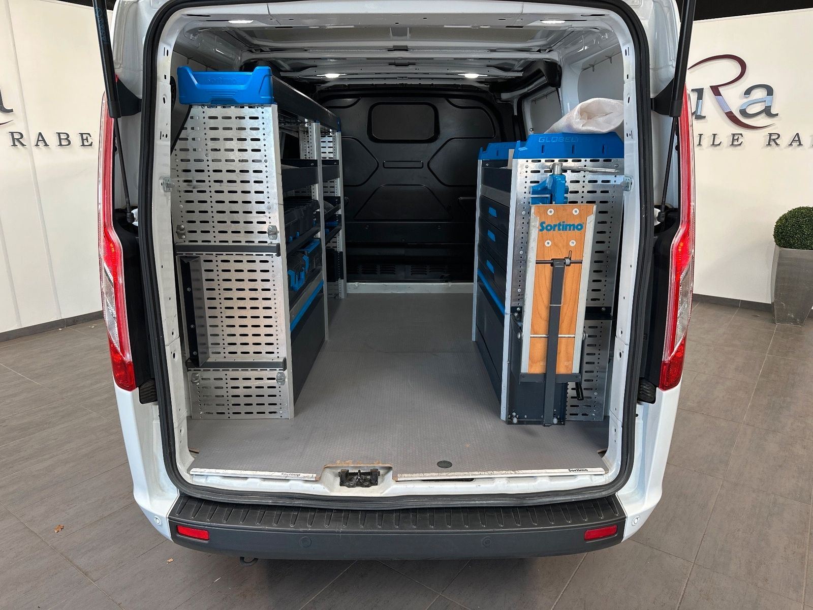 Fahrzeugabbildung Ford Transit Custom 280 L1H1 SORTIMO+NAV+KAMERA+PDC