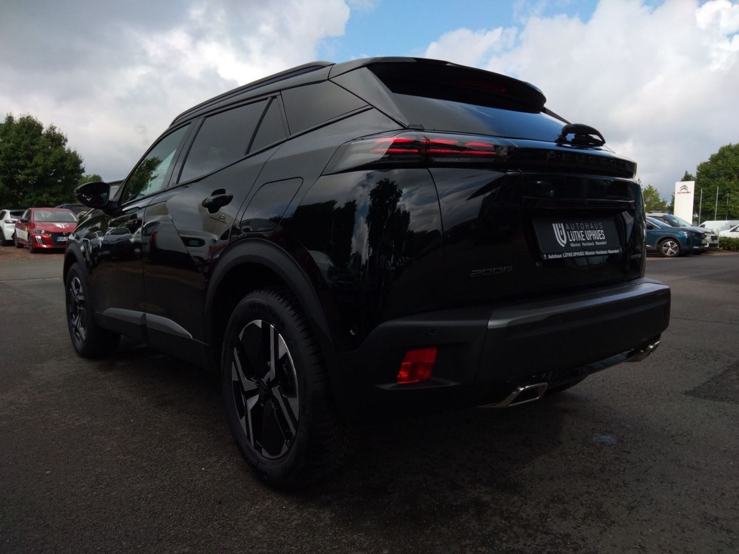 Fahrzeugabbildung Peugeot 2008 GT Hybrid 145 e-DSC6 El. Panodach Navi ACC