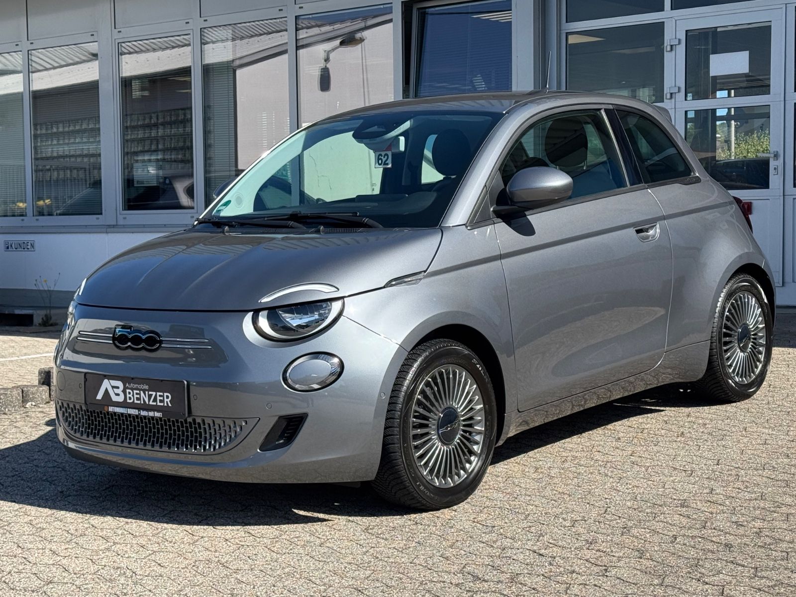 Fahrzeugabbildung Fiat 500 e Icon/42 kWh/Navi/R-Cam/ACC*CarPlay/SHZ/