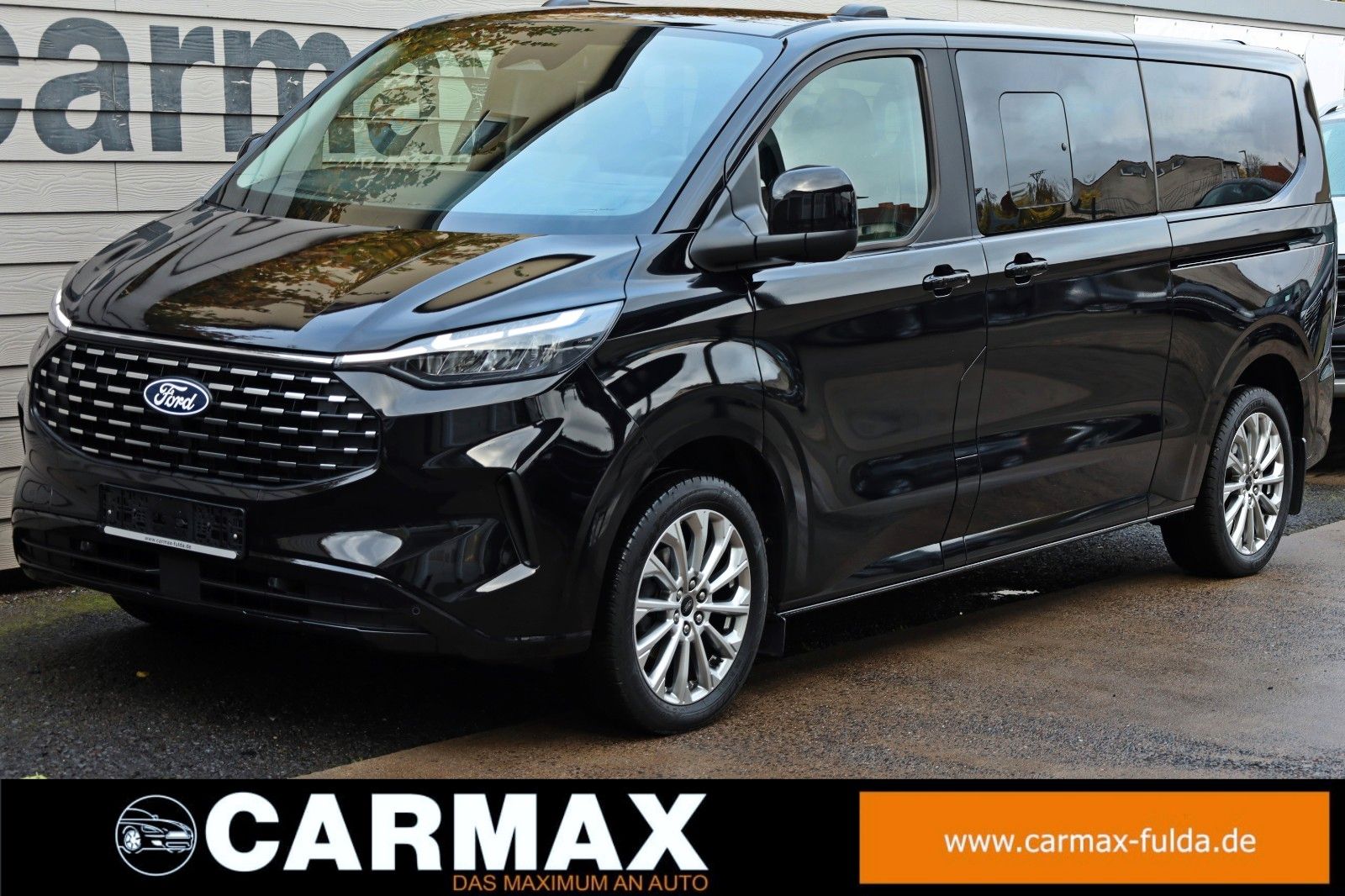 Fahrzeugabbildung Ford Tourneo Custom 2.0  320 L2 Titanium,8 Sitzer,AHK