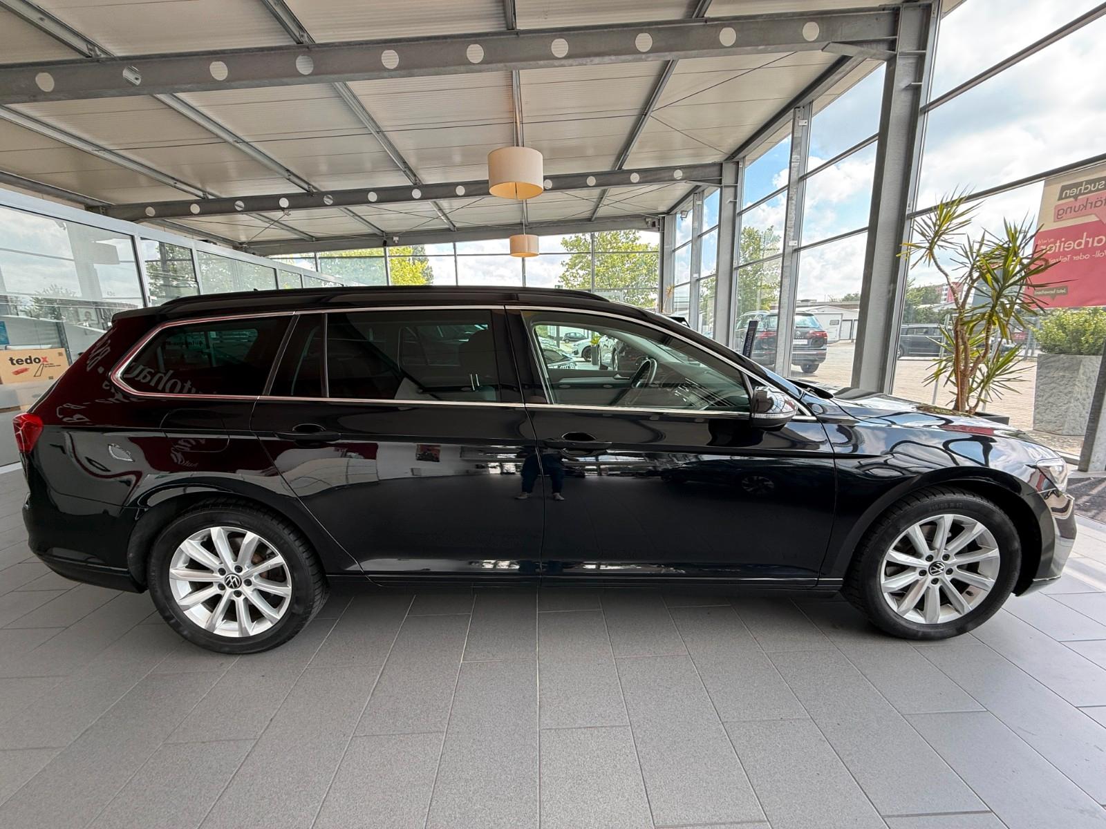 Volkswagen Passat Variant Business DSG IQ-Drive ACC SHZ