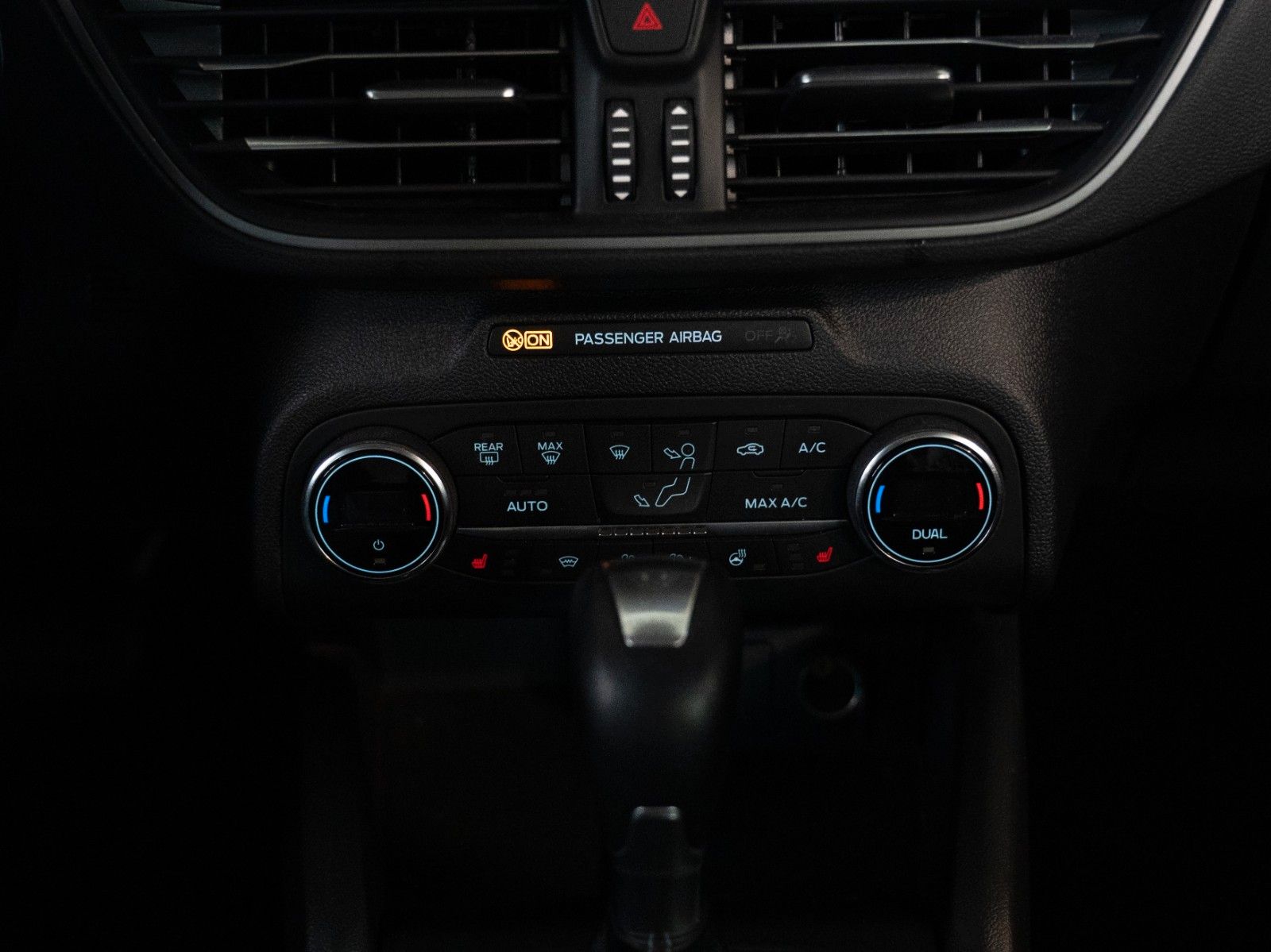 Fahrzeugabbildung Ford Focus Turnier Active/AUTOMATIK/WINTER-P/KAMERA