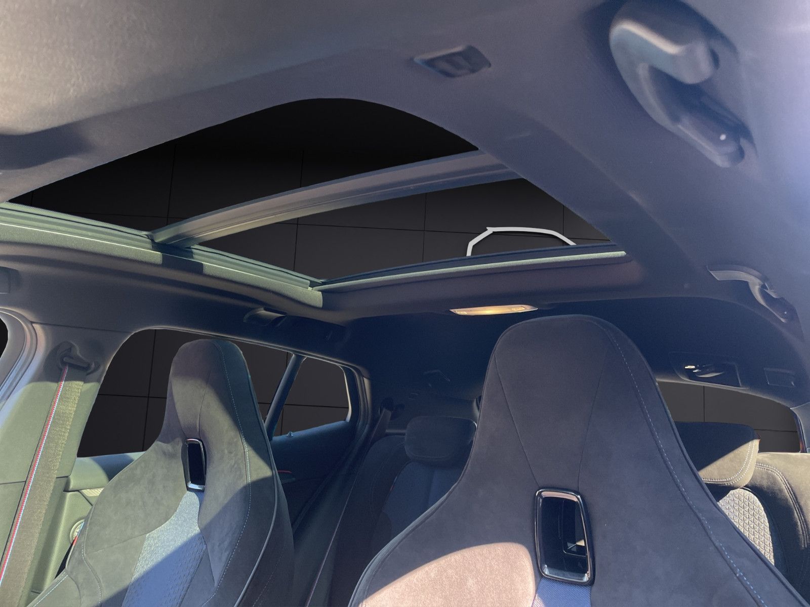 Fahrzeugabbildung BMW X2 M35i xDrive *Automatik*Allrad*Head-up*H&K*