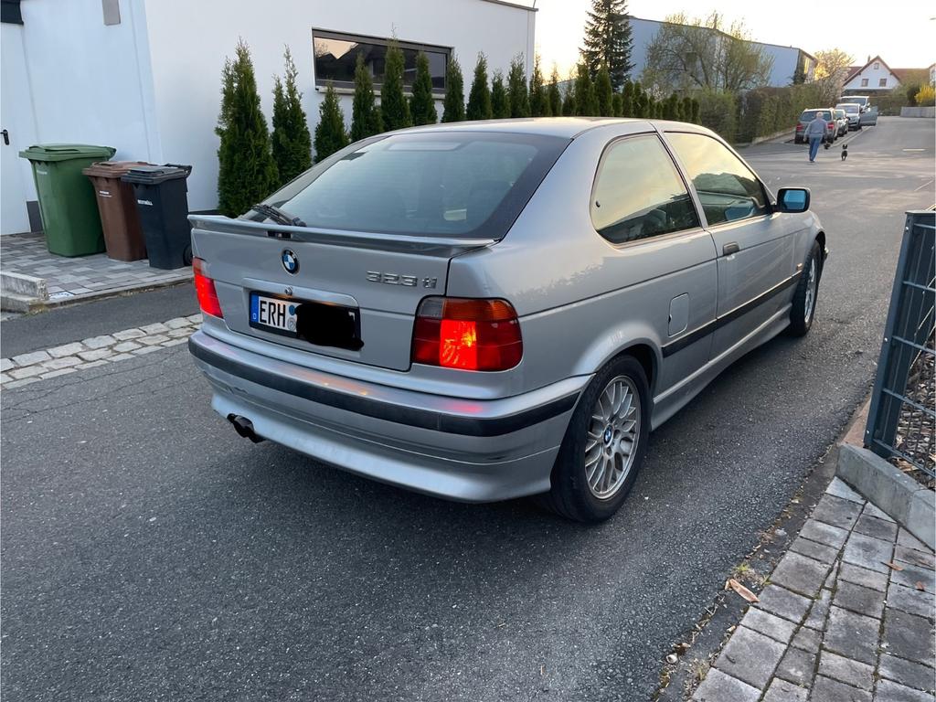 BMW 323