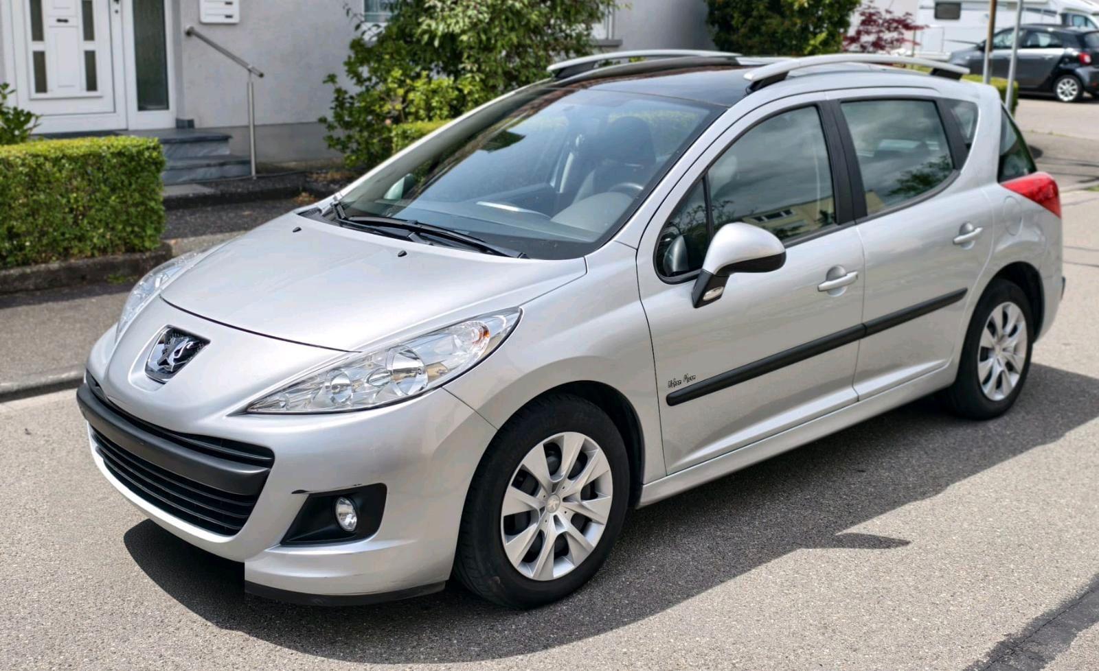 Peugeot 207 2011 — interior