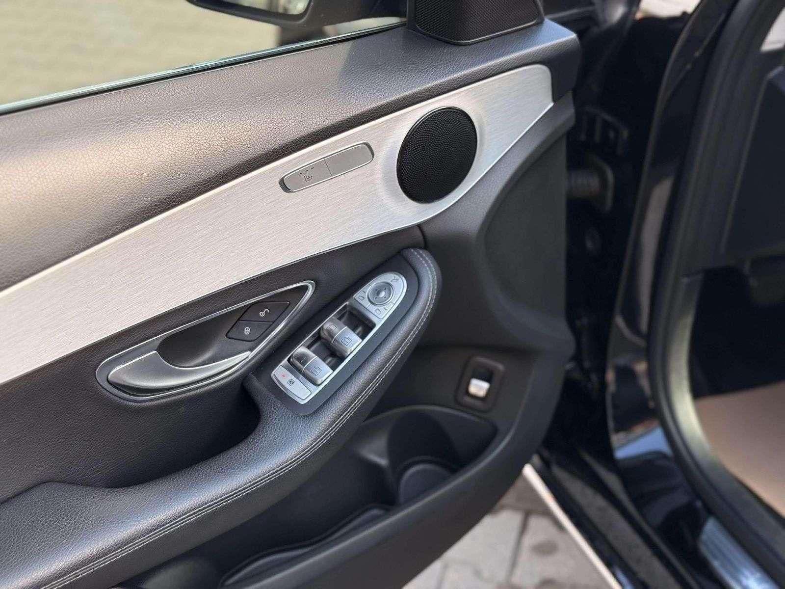 Mercedes-Benz C 180 Kombi/Amg-Line/Led/SHZ/MFL/Tempomat/PDC