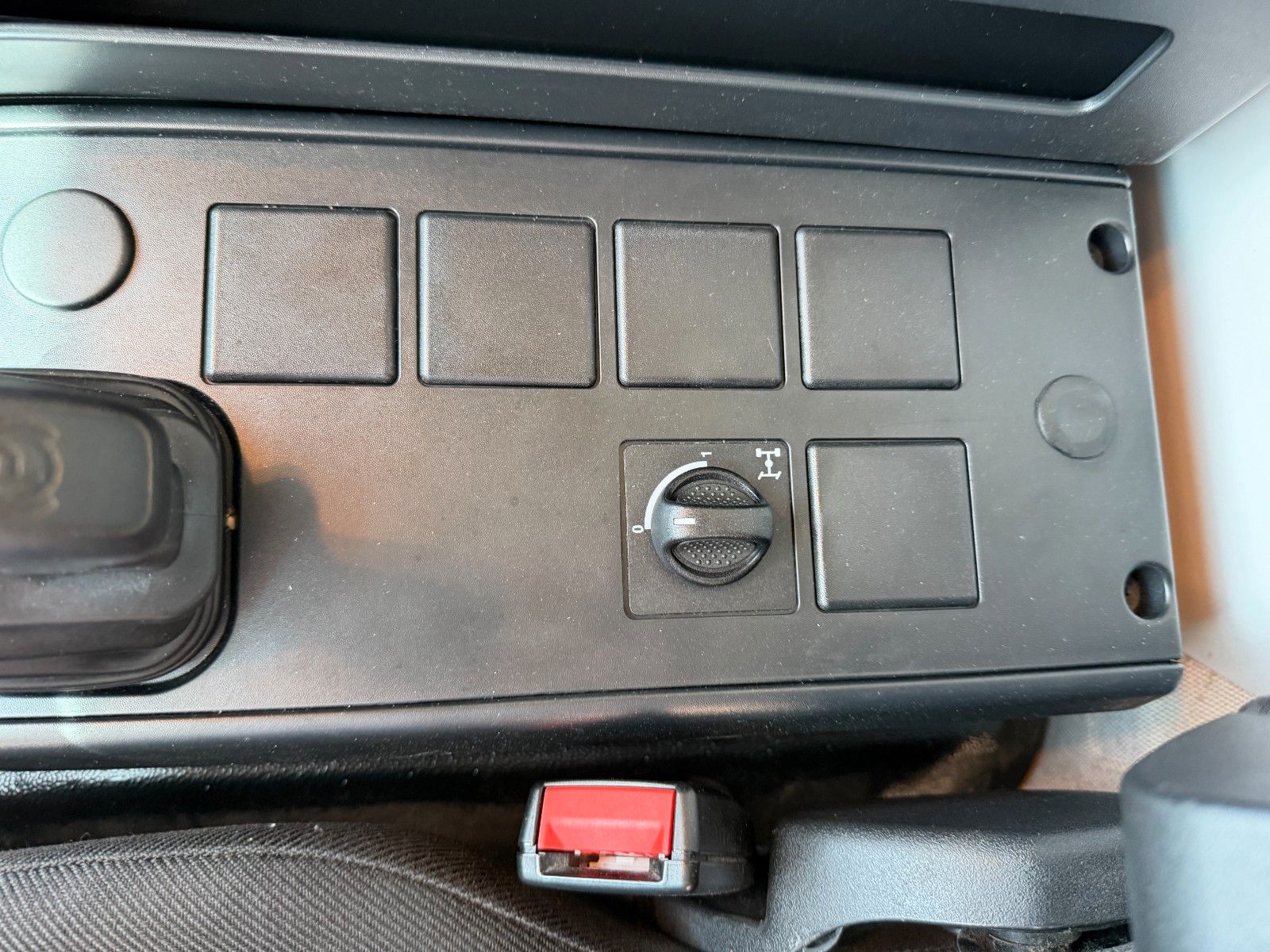 Fahrzeugabbildung Iveco Eurocargo ML160E32/P LBW Bär 1.500kg Abbiegeassi - mit KI generiert/bearbeitet