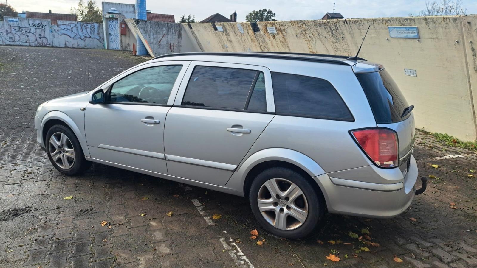 Opel Astra 2010 — photo 6