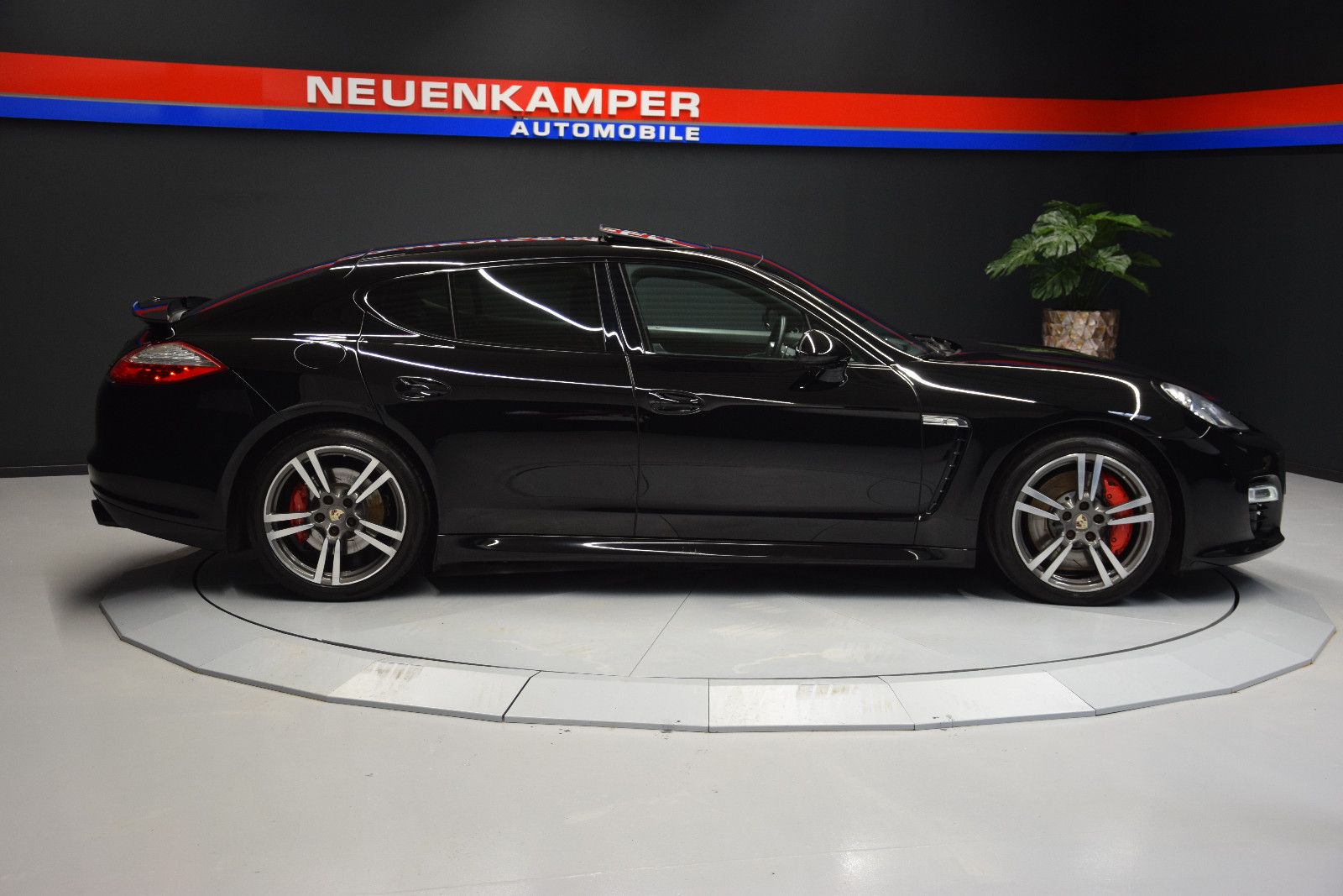 Fahrzeugabbildung Porsche Panamera GTS Bose Schiebedach PASM Sport Chrono
