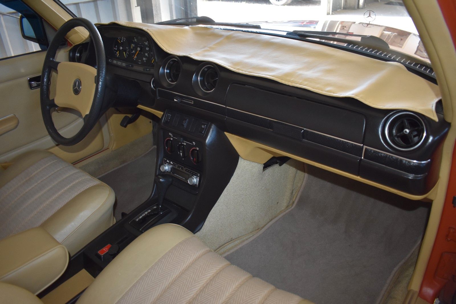 Fahrzeugabbildung Mercedes-Benz 250 6 Zylinder Benziner Zustand Top BRD H-Zulass