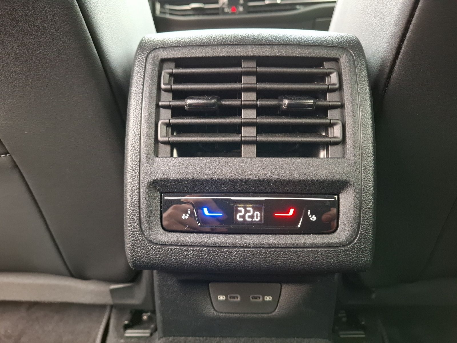 Fahrzeugabbildung Volkswagen Golf VIII Variant TDI R-Line DSG Standhzg LED-pl