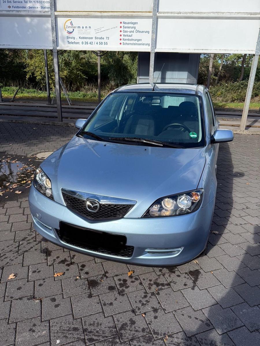 Mazda 2 2007 — вигляд ззаду