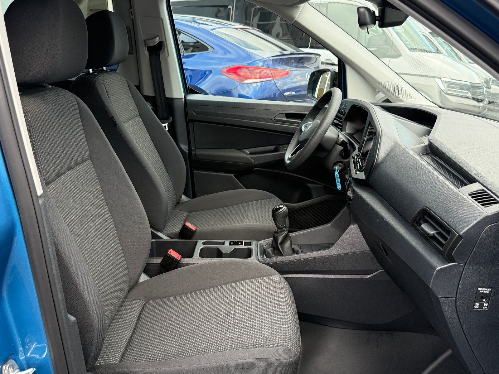 Fahrzeugabbildung Volkswagen Caddy Maxi 7-Sitzer DAB GRA Navi Kamera SHZ PDC