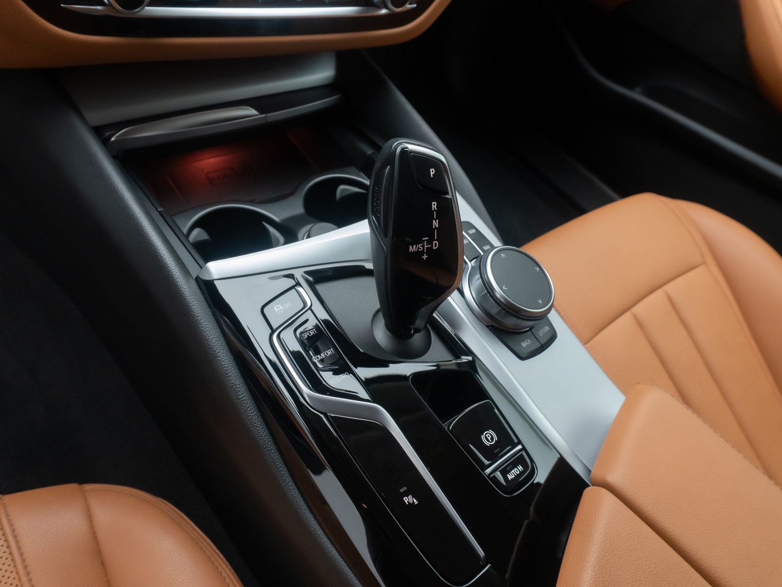 Fahrzeugabbildung BMW 530d Sport Komfort DAB Kamera 4xKlima Alarm