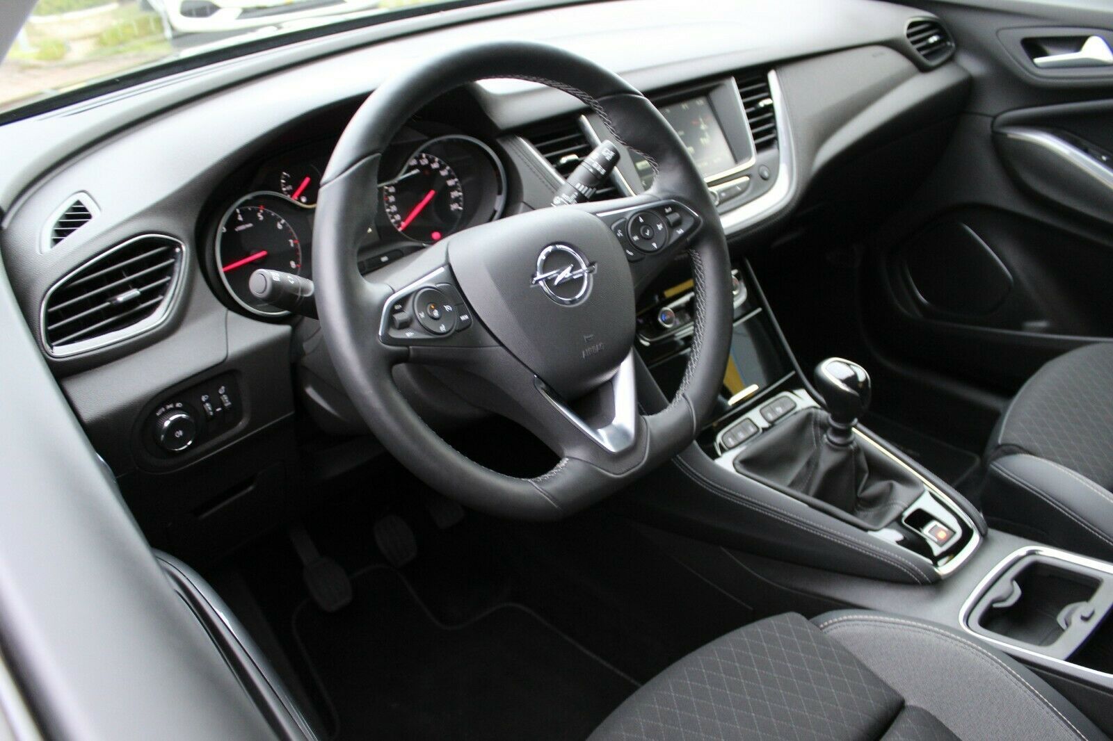 Fahrzeugabbildung Opel Grandland X 1.2 Turbo INNOVATION S / S