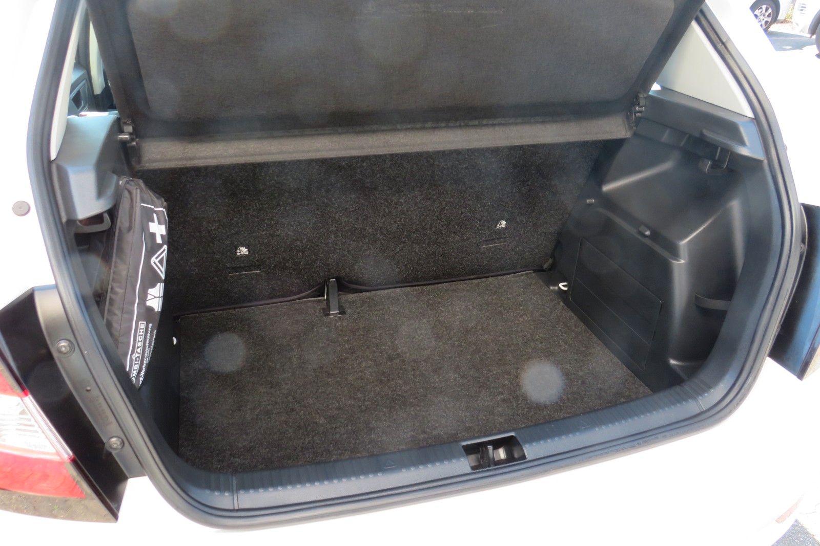 Fahrzeugabbildung SKODA Fabia Active KLIMA ALU ZV 1.HAND