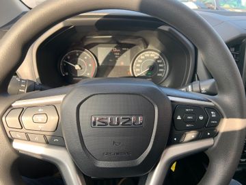 Bild 22 Isuzu D-Max Double Cab 4WD L + Beschichtung und AHK