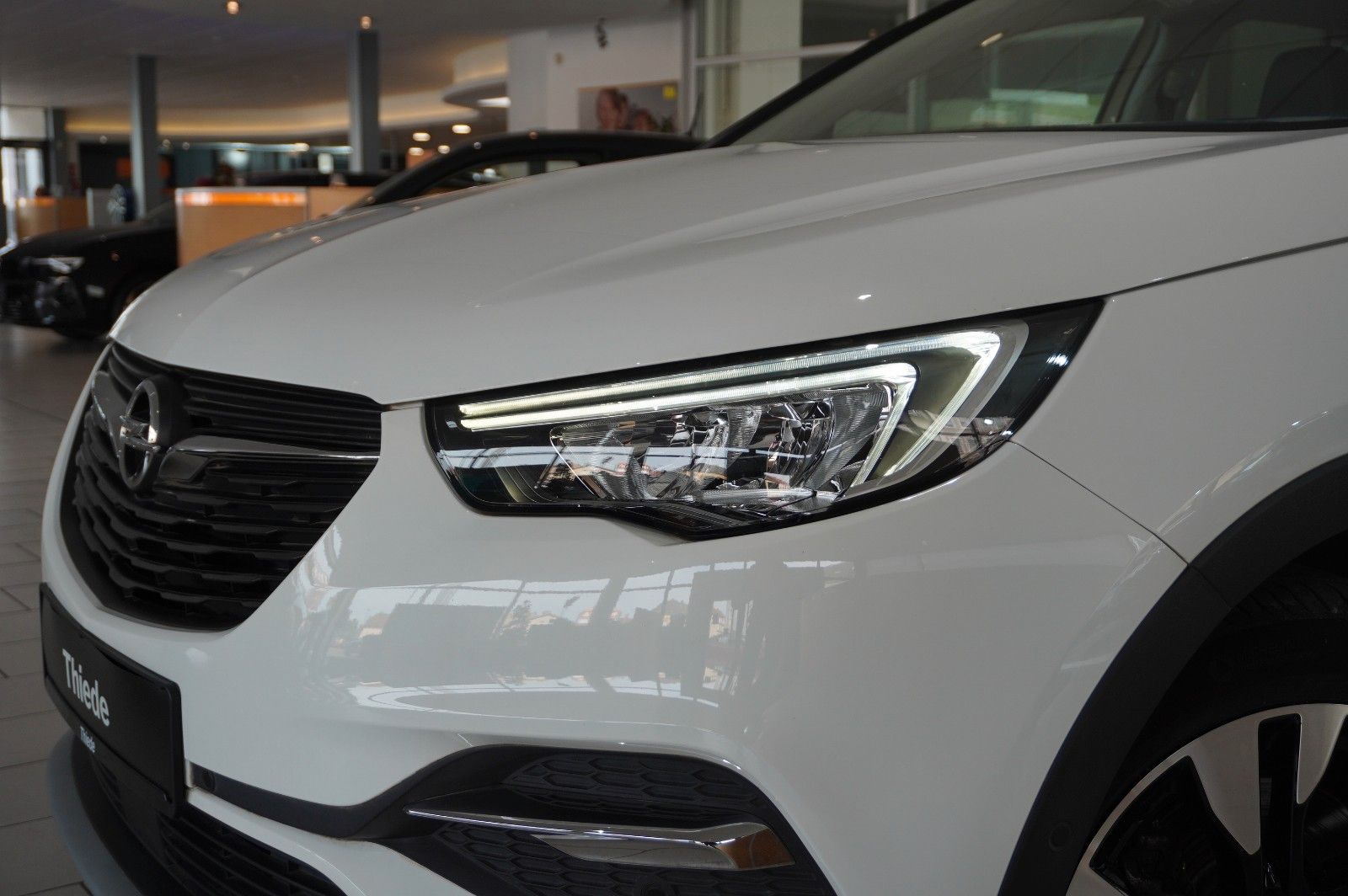 Fahrzeugabbildung Opel Grandland 1.5D ELEGANCE NAVI/LED/KAMERA/SPORT/SH