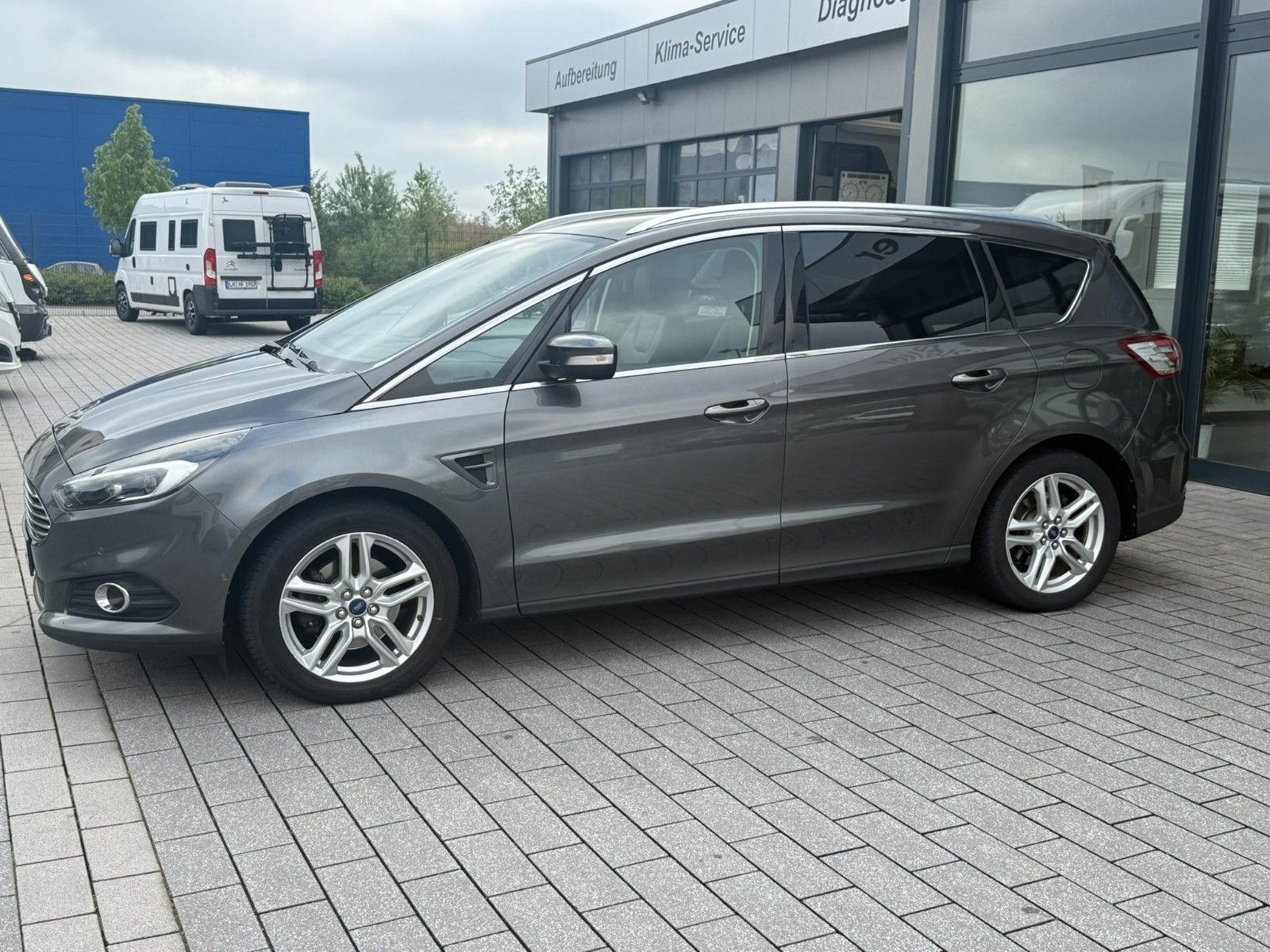 Fahrzeugabbildung Ford S-MAX Titanium 7 Sitzplätze