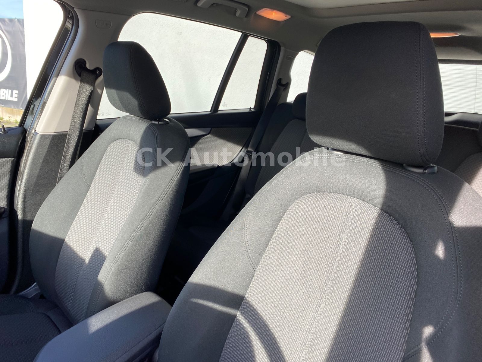 Fahrzeugabbildung BMW 218d Gran Tourer Advantage/Navi/Pano/LED/AHK