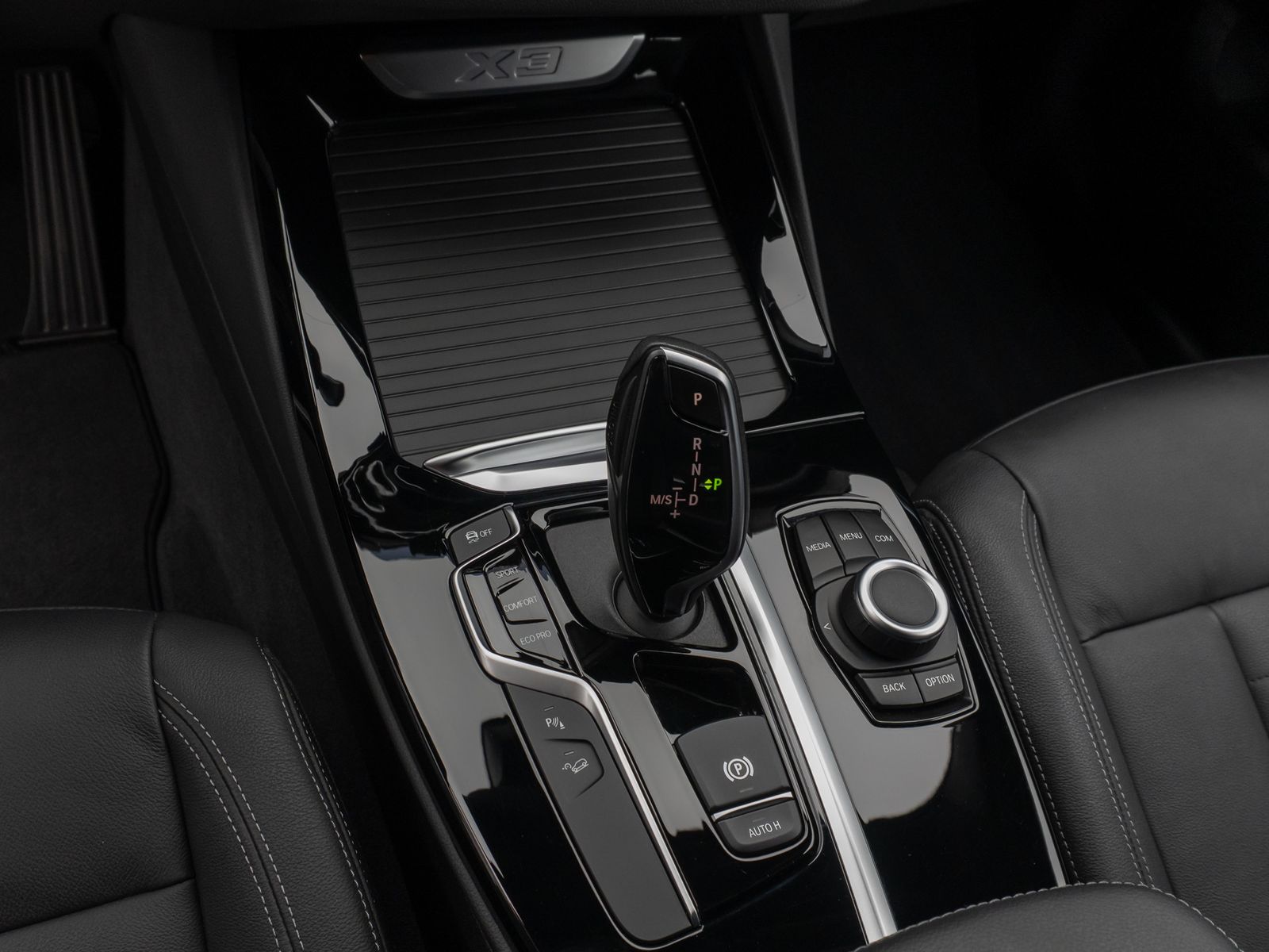 Fahrzeugabbildung BMW X3 xD20i ADVANTAGE DAB GeschwindigReg PDC Leder