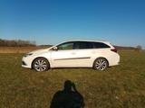 Toyota Auris Touring Sports Touring Sports 1,2-l-T ... - weiße Toyota Auris Touring Sports