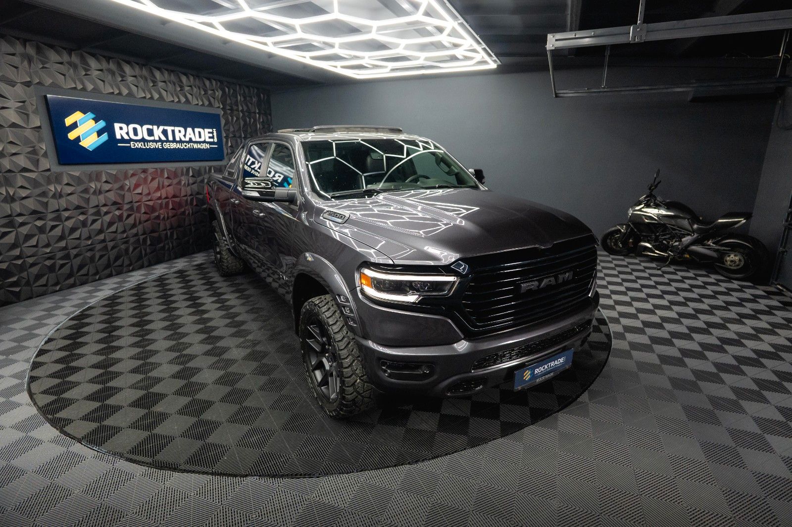 Fahrzeugabbildung Dodge RAM 5.7 V8 HEMI 4x4 Limited Longbed Airmatic 19%