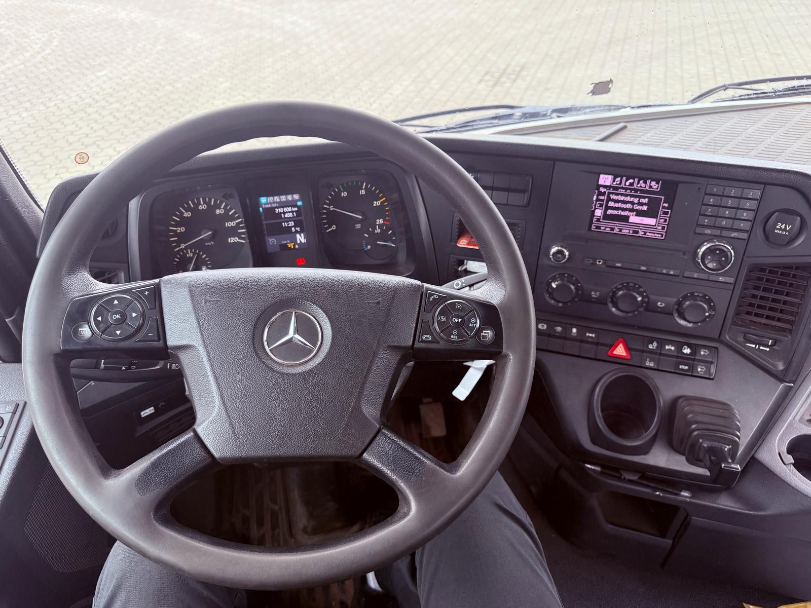 Fahrzeugabbildung Mercedes-Benz Antos 2545 Abrollkipper Meiler2070 Kupplung Neu