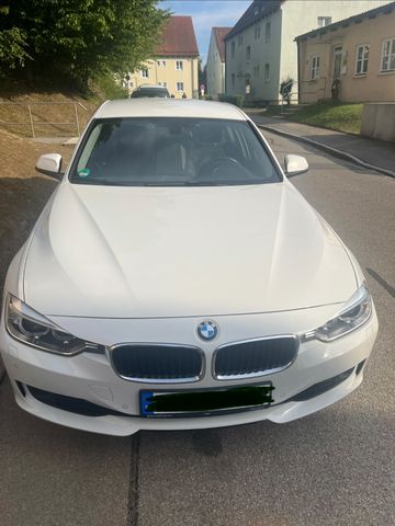 BMW 320i -