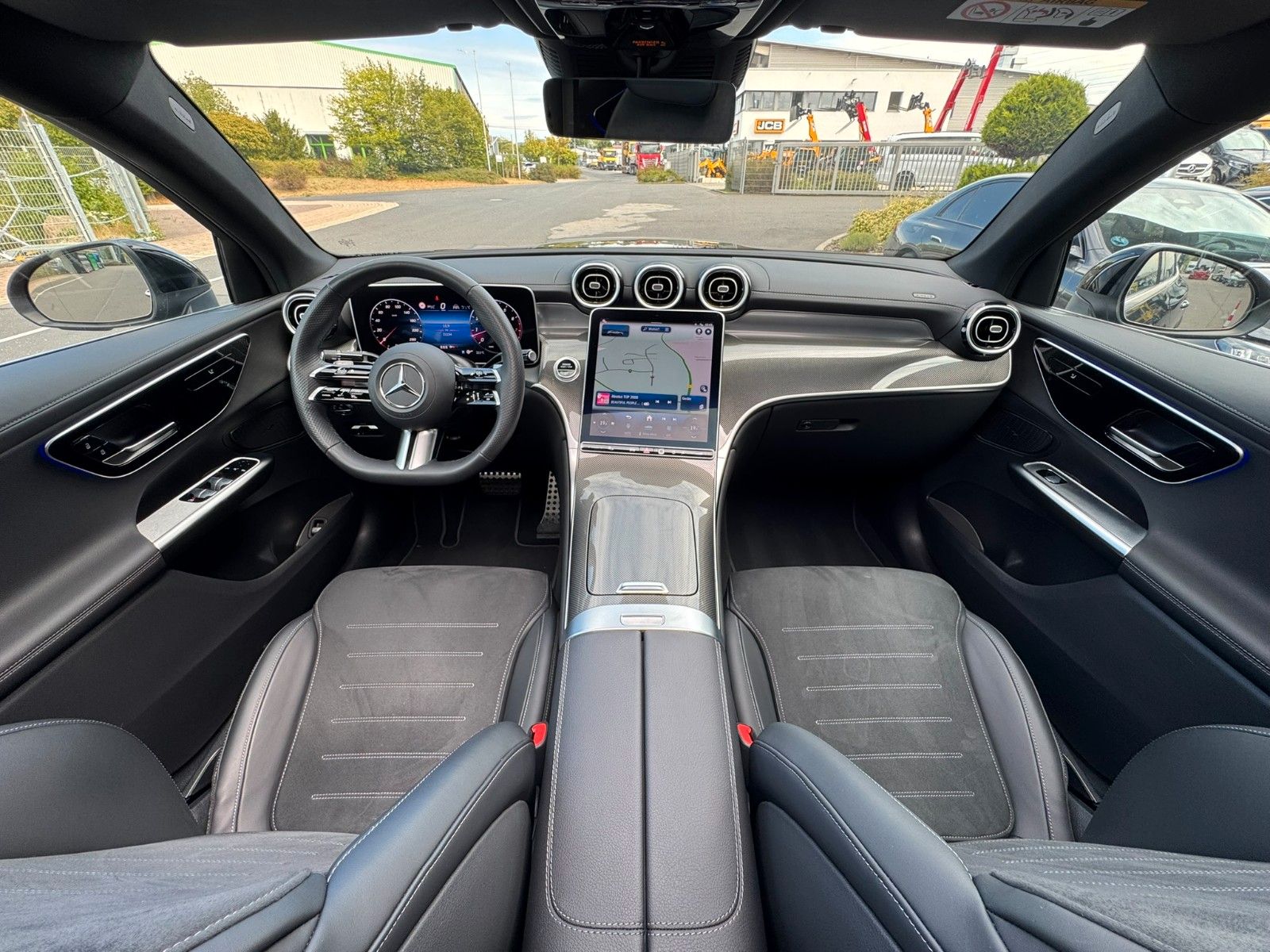 Fahrzeugabbildung Mercedes-Benz GLC 200 4M AMG Distr+360°+Pano+Ambiente+Keyless