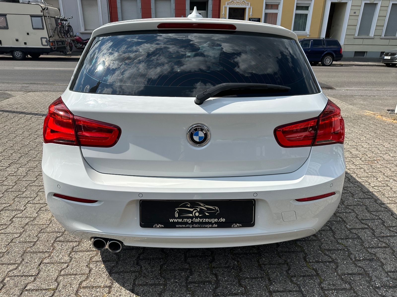 Fahrzeugabbildung BMW 120 Baureihe 1 Lim. 5-trg. 120d Advantage LED