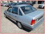 Opel Kadett E Beauty Lim. SEDAN GSD AUTOM- SERVO - Opel Kadett mit Benzin-Antrieb: Limousine
