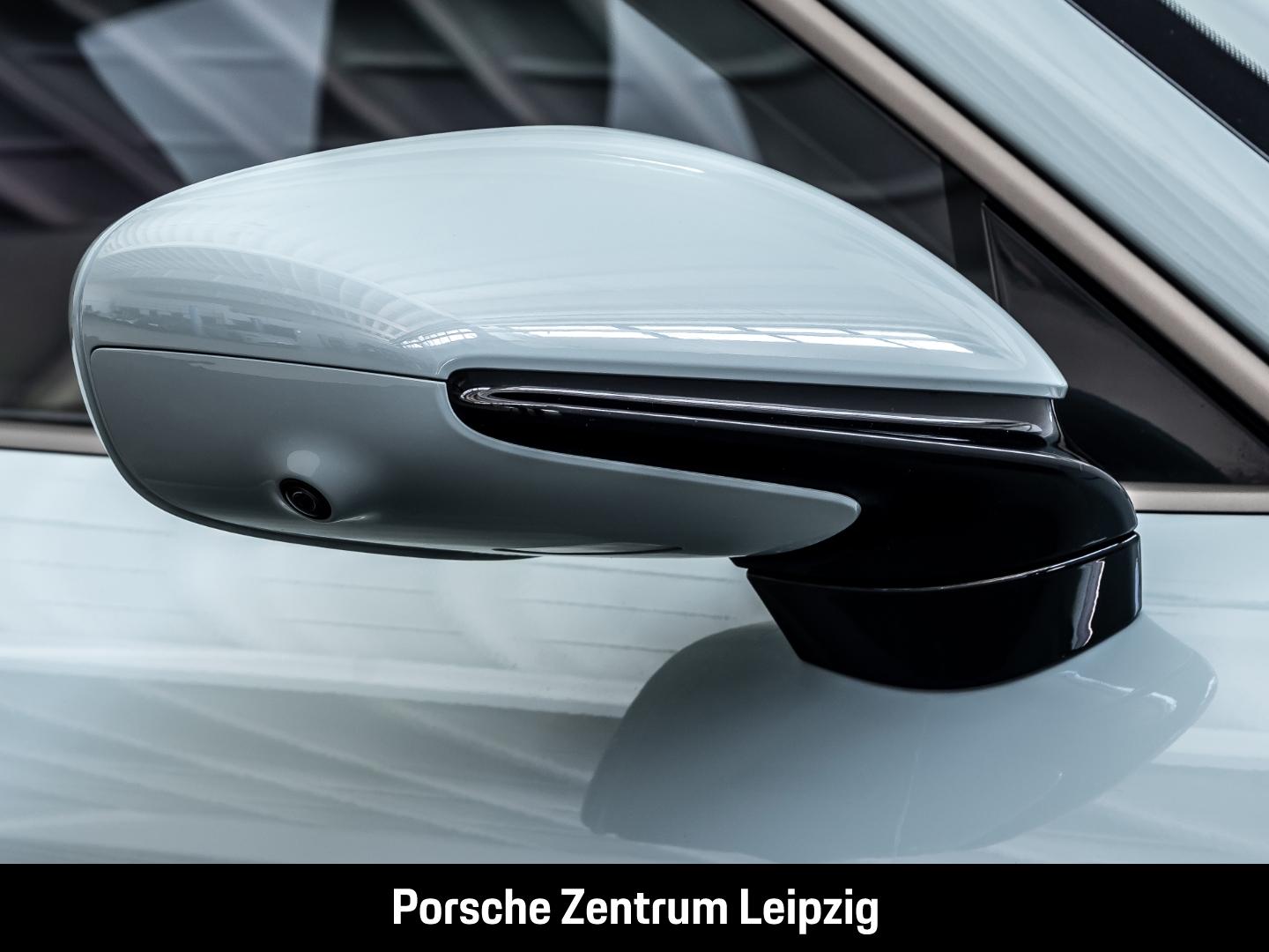 Porsche Taycan Turbo Burmester ActiveRide Nachtsicht