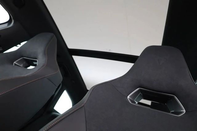 Leon ST 2.0 TSI VZ DSG 4WD ACC/APP/NAVI/PANO/RFK