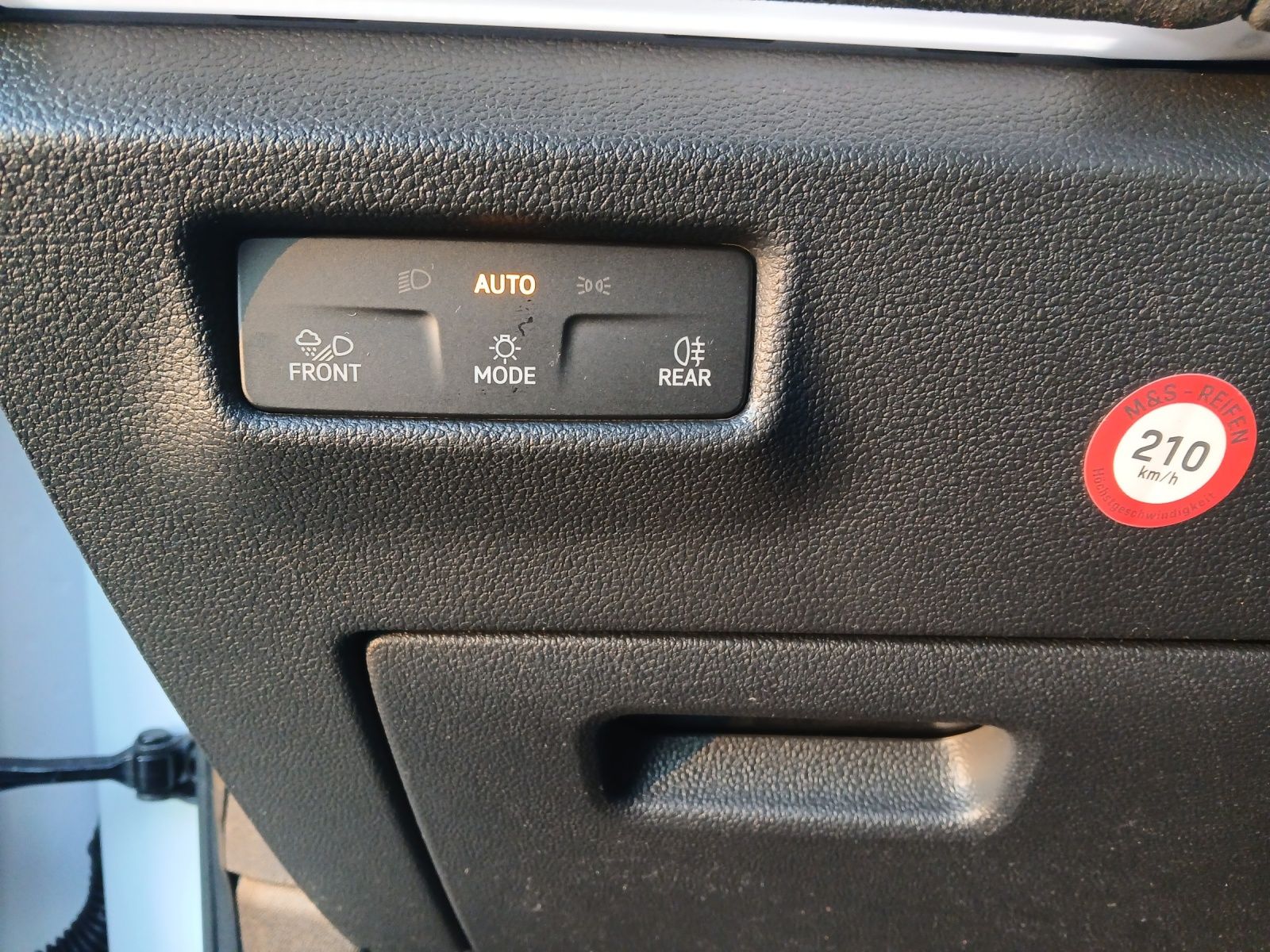 Fahrzeugabbildung Volkswagen Tayron R-Line TDI DSG 4M IQ.Light ACC STH AHK PA