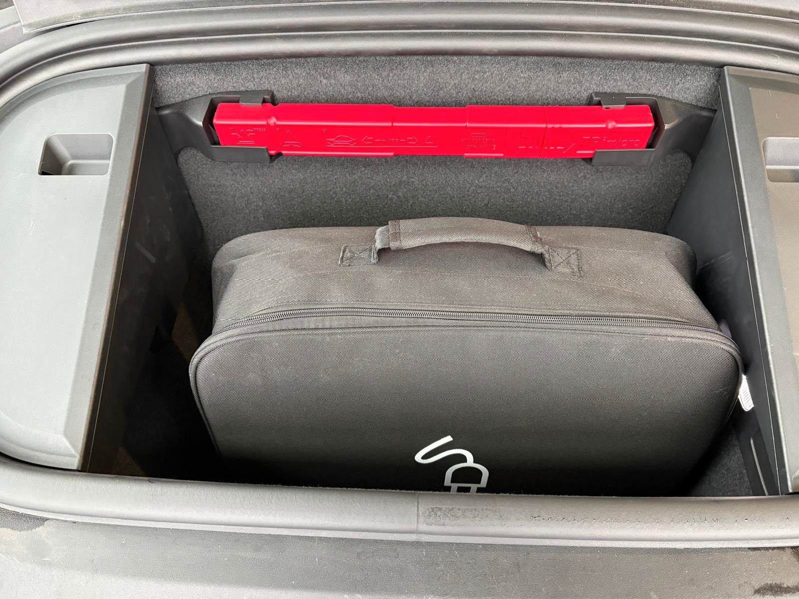 Fahrzeugabbildung Porsche Taycan Cross Turismo 4 performance 93 kwh