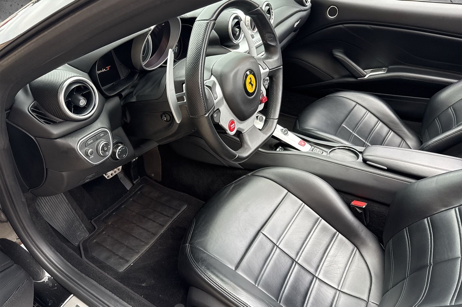 Fahrzeugabbildung Ferrari California T*All Black*