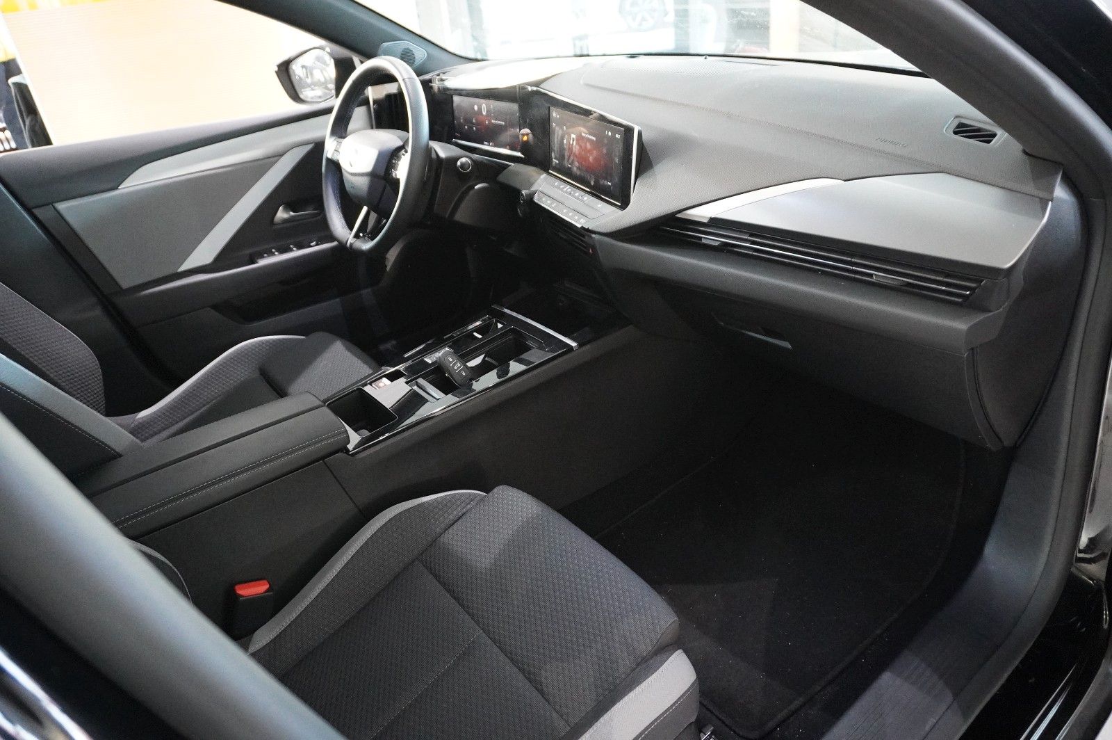 Fahrzeugabbildung Opel Astra L ST 1.2T EDITION AT-8 NAVI/LED/SPORT/DAB+