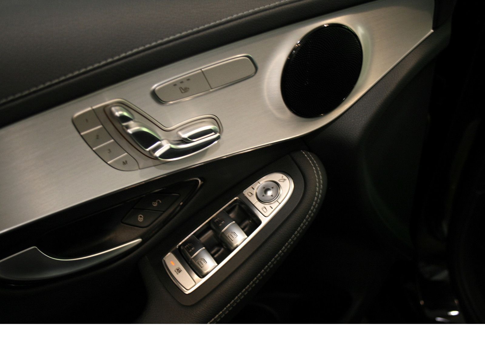 Fahrzeugabbildung Mercedes-Benz GLC 220 d 4M Offroad *Standheizung*LED*Memory