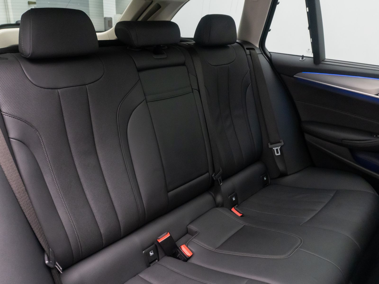Fahrzeugabbildung BMW 520d xD DAB HUD Kamera Alarm Panoram Leder Sport